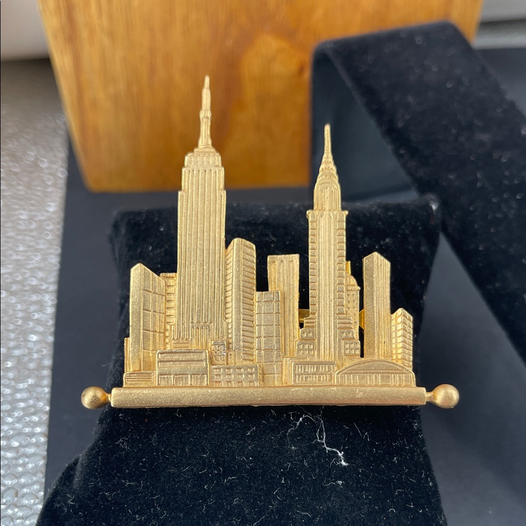 2.10.26-24 Jj Jonette Vintage New York City Skyline Pewter Painted Gold Brooch